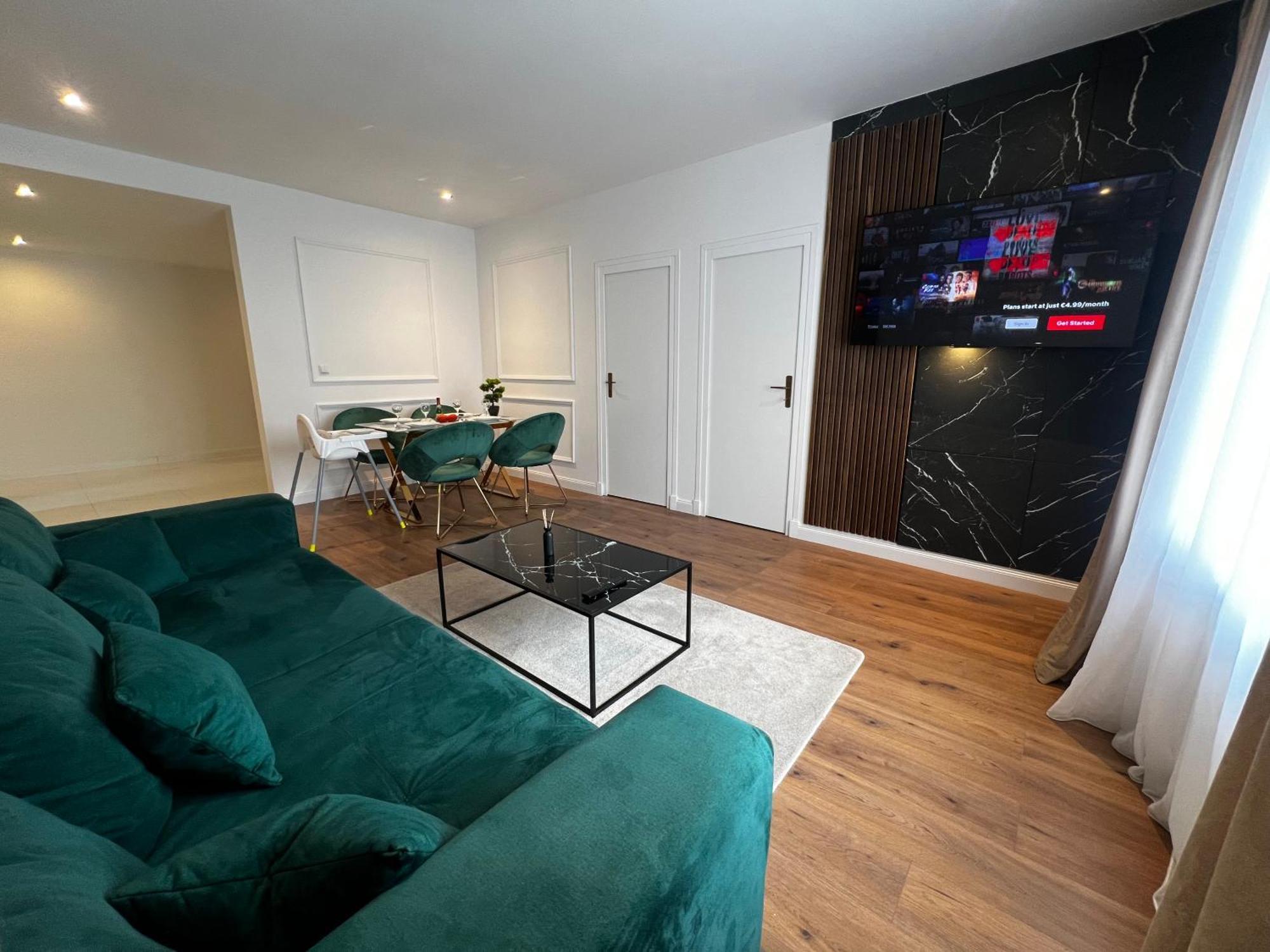 105 Quadratmeter Apartment, Parkplatz, Kinderfreundlich, 6 Personen, Wifi, Vollausgestattete Kueche, Crimmitschau Екстер'єр фото