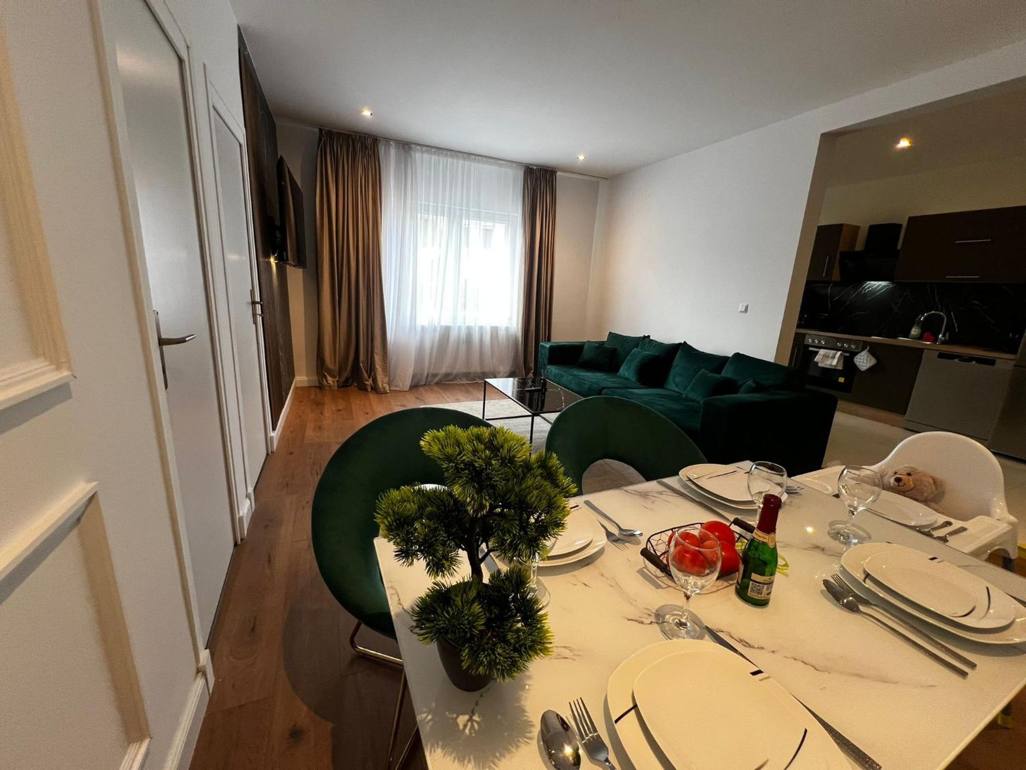105 Quadratmeter Apartment, Parkplatz, Kinderfreundlich, 6 Personen, Wifi, Vollausgestattete Kueche, Crimmitschau Екстер'єр фото