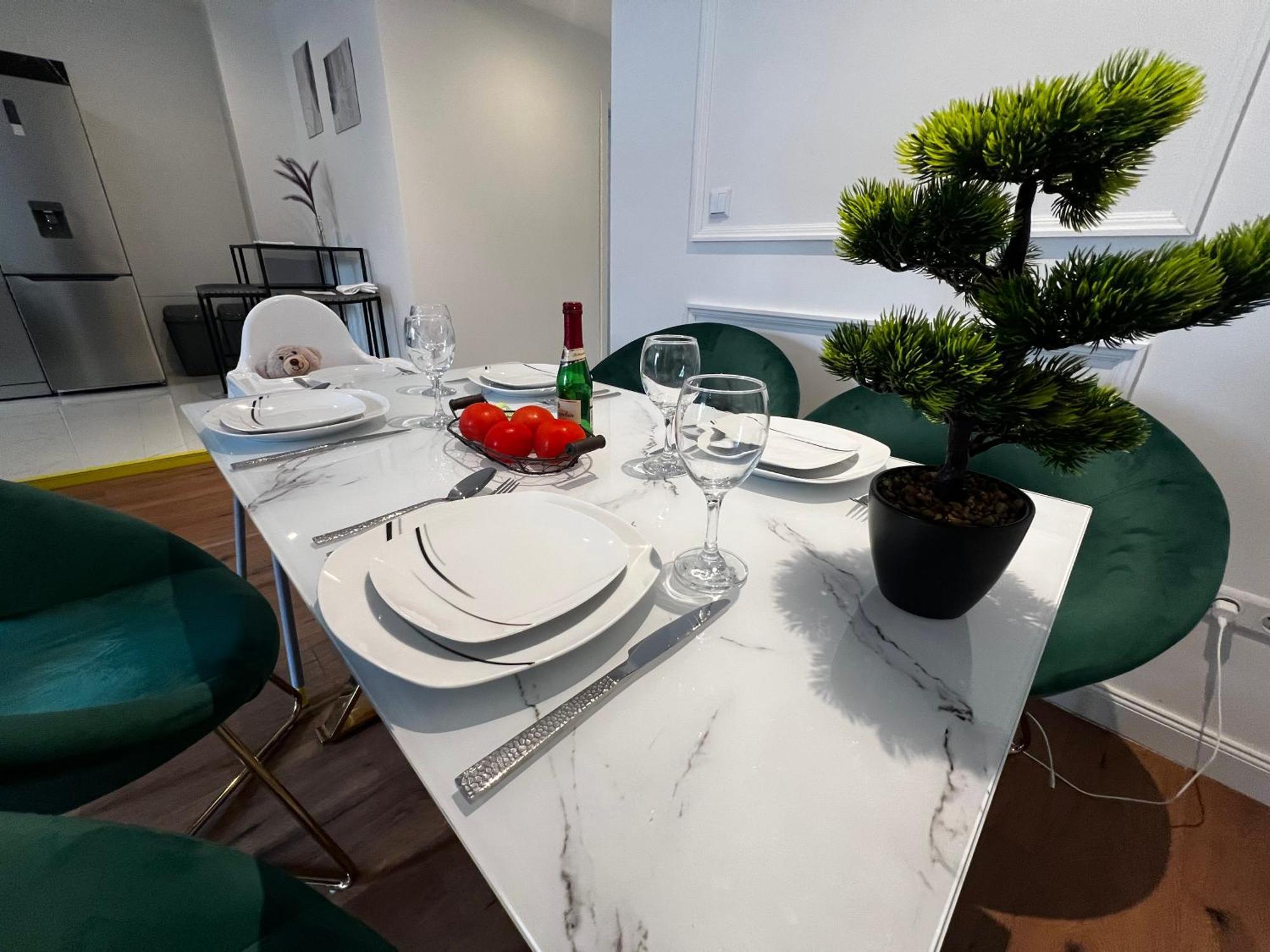 105 Quadratmeter Apartment, Parkplatz, Kinderfreundlich, 6 Personen, Wifi, Vollausgestattete Kueche, Crimmitschau Екстер'єр фото