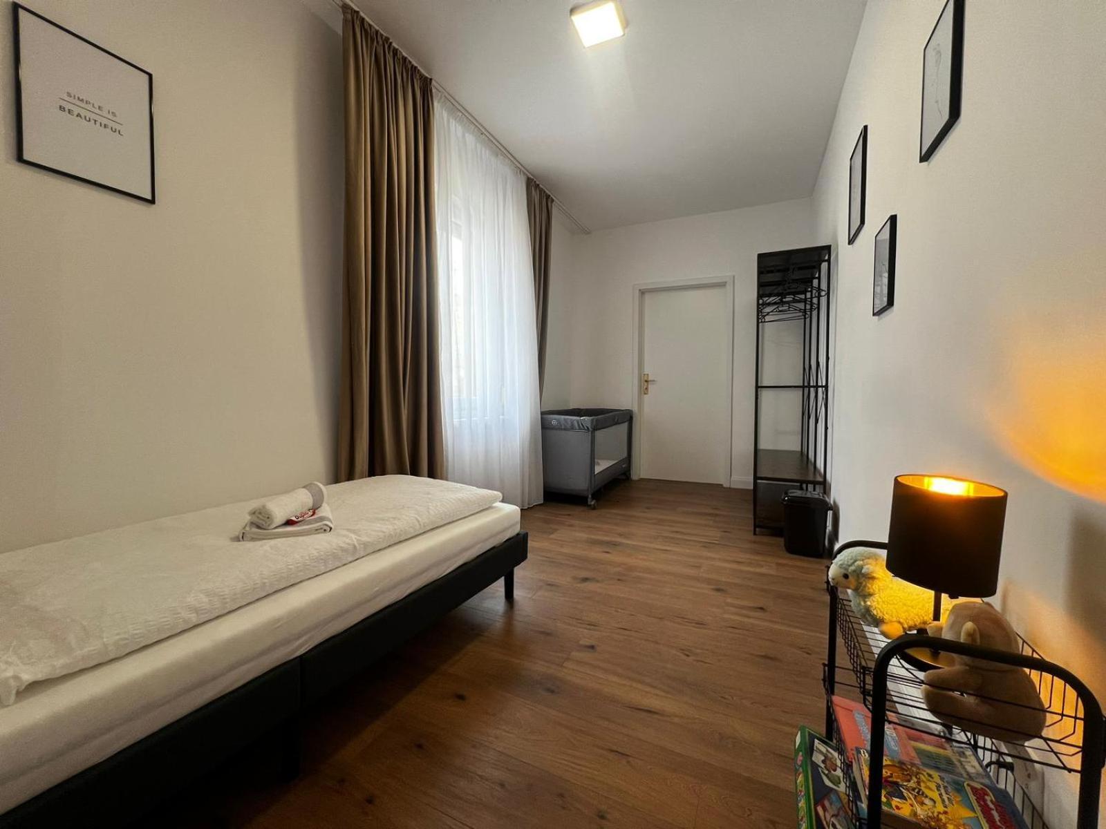 105 Quadratmeter Apartment, Parkplatz, Kinderfreundlich, 6 Personen, Wifi, Vollausgestattete Kueche, Crimmitschau Екстер'єр фото